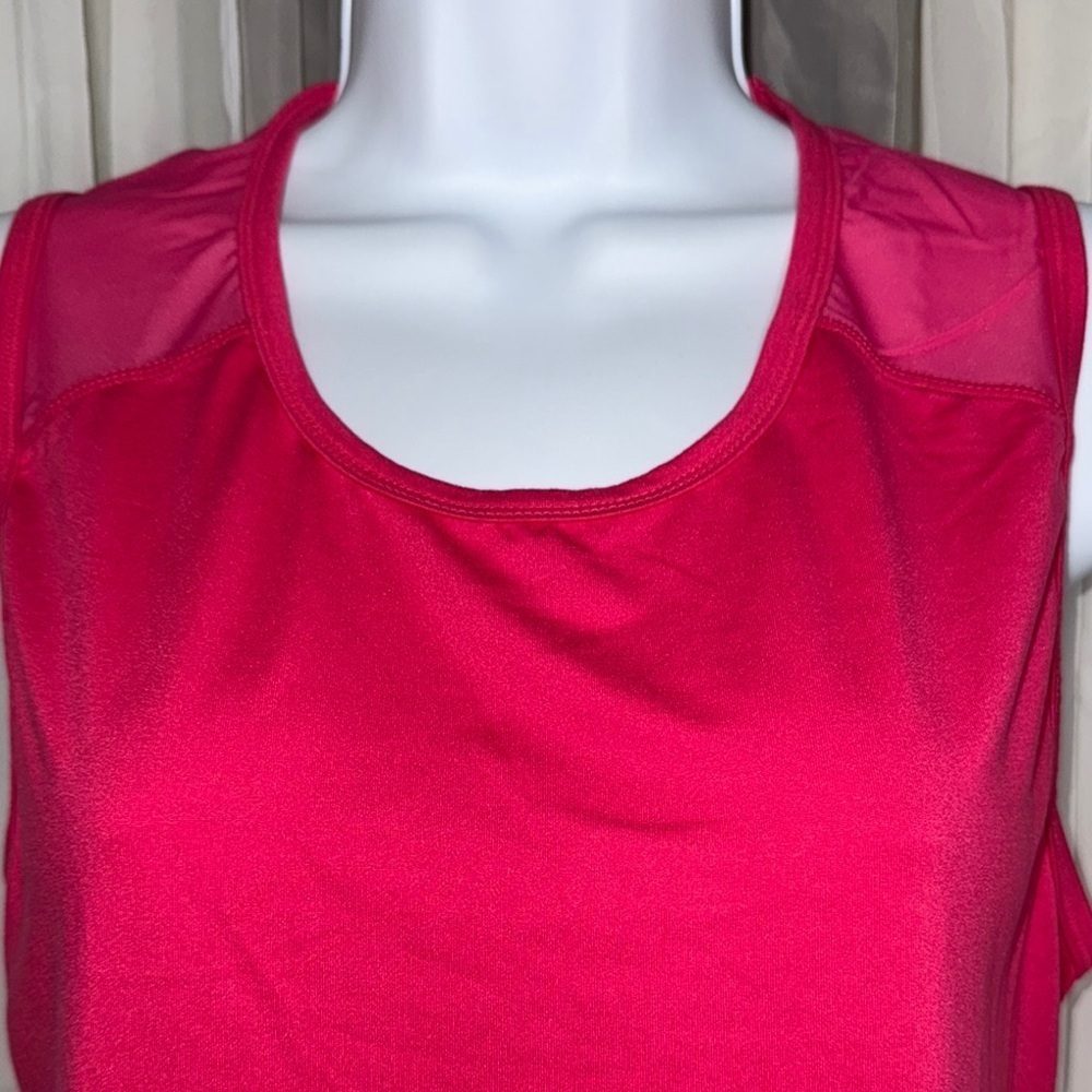 Nicole Miller Pink Sleeveless Tank Top with Rounded Neckline - Picture 2 of 8